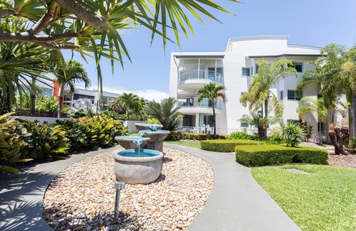Airlie Beach Apartment | By The Sea Shore