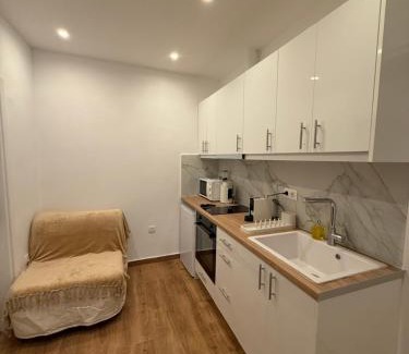 Vyronas Apartment | Byron cozy brand new apartment