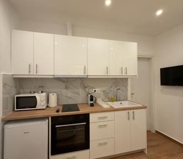 Vyronas Apartment | Byron cozy brand new apartment