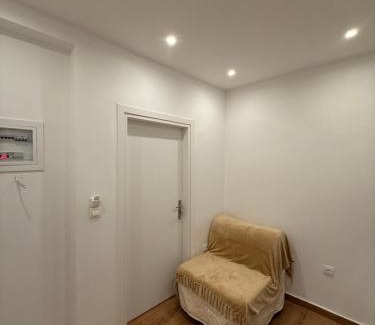 Vyronas Apartment | Byron cozy brand new apartment