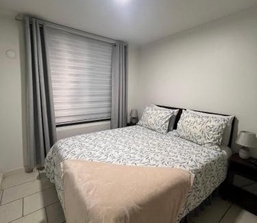 Los Angeles Apartment | Cómodo departamento con piscina en Los Ángeles