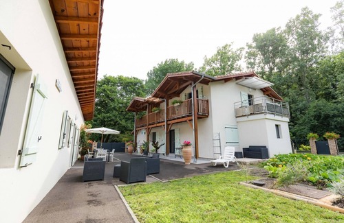 Leon House | Côté Jardin - Leon - Gîte