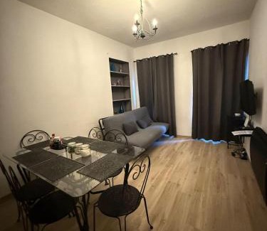 Gap Apartment | Cœur de ville au 1er 66M2, vu sur la place