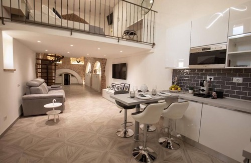 Assisi House | C' ERA UNA VOLTA