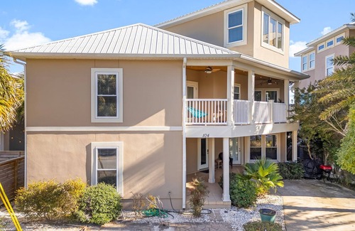 Kiska Beach House | C's The Day! Second to the beach, 3 Bed Plus loft