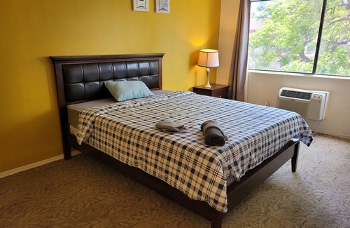 Beverly Hills Hotel | (C01) Large Unit with Private Bath