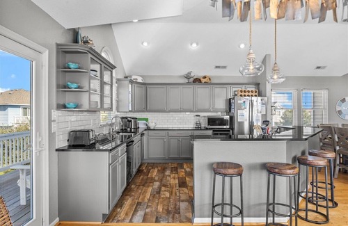 Ocean Hill House | C1256 Modern! Heated Saltwater Pool! Hot Tub! Great Location!