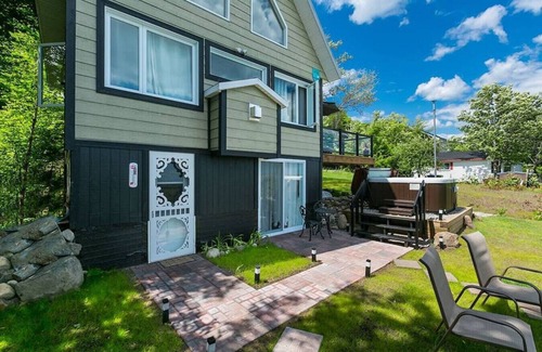 Petite-Riviere-Saint-Francois House | 232 · Les Immeubles Charlevoix - 232