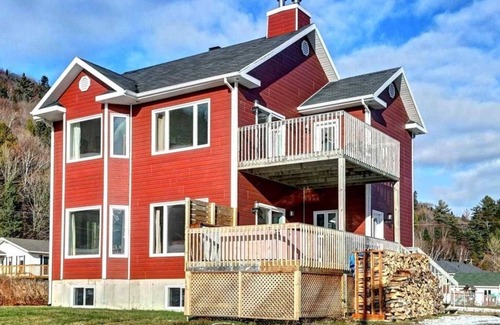 Petite-Riviere-Saint-Francois Ski Chalet | L'Albatros - SPA, Billiards, Arcade, Family