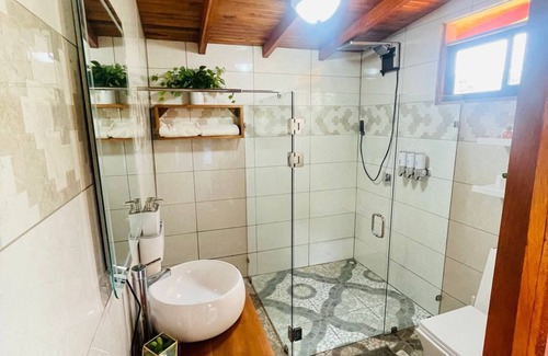 Valle Azul Cabin | Cabaña Rodeada de Naturaleza, Ideal Para Parejas, Cerca de Lugares Turisticos