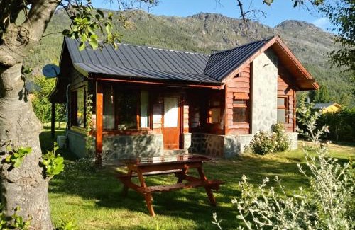 Lago Puelo Ski Chalet | Cabañas Peñi Huen
