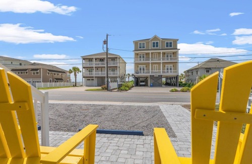Crescent Beach Apartment | Cabana Beach 5 3BR Condo Just Steps from the Ocean