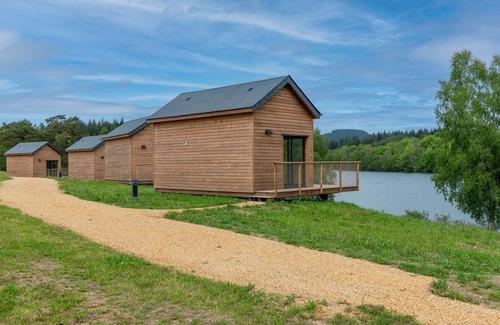Meyrignac-l'Eglise Apartment | Cabane Familiale | Vue Lac Monédières | Piscines