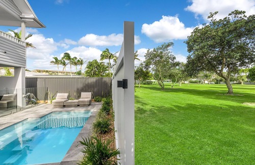 Bogangar House | Cabarita Beach House. Resort style living on the reserve. Steps from the beach.