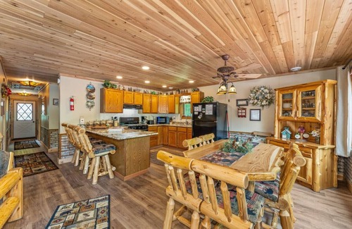 Phelps Cabin | Cabin #12 Thunder Bay Resort
