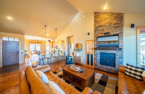 Powell Butte House | Cabin 15 - Luxury Sage Escape Cabin- Brasada Ranch I Hot Tub I Golf