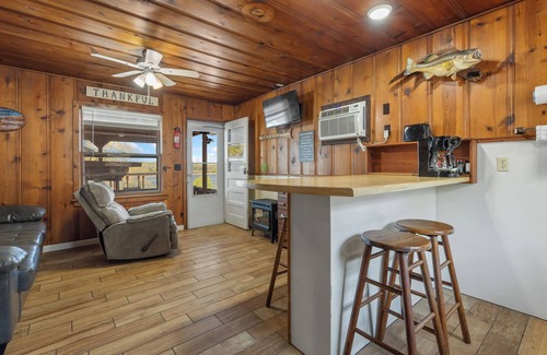 Diamond City Cabin | Cabin 2-2bed/1bath with beautiful views of Bull Shoals Lake.