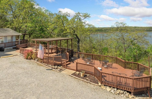Diamond City Cabin | Cabin 2-2bed/1bath with beautiful views of Bull Shoals Lake.
