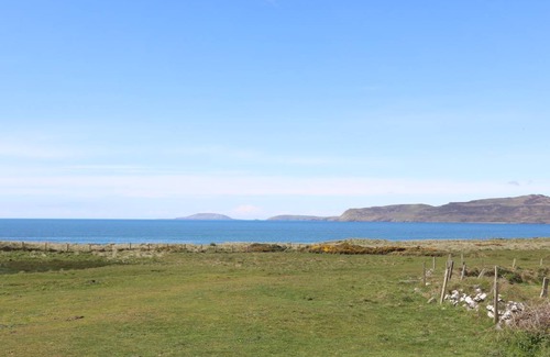 Llanengan Cottage | Cabin ∙ 2 bedrooms ∙ 4 guests