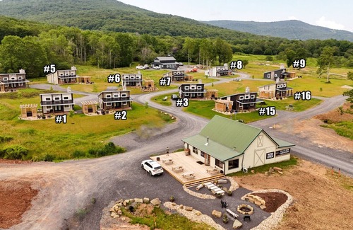 Timberline Cabin | Cabin 2 One Bed Modern Luxury w Hot Tub