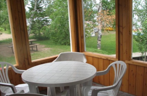 Lac du Bonnet Cabin | Cabin 2 - "Sugar Shores" Beach Front & Fire pit