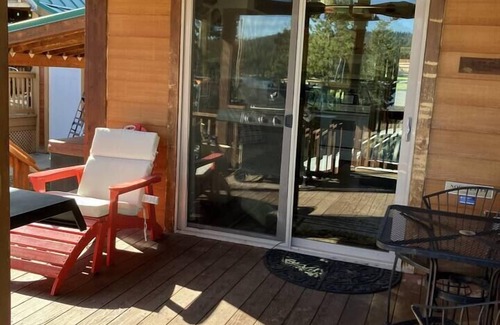 Ashland House | Cabin #23 at Hyatt Lake Resort
