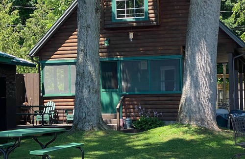 North Bay Cabin | Cabin 3 Waterfront - Three Pines Lodging & Marina