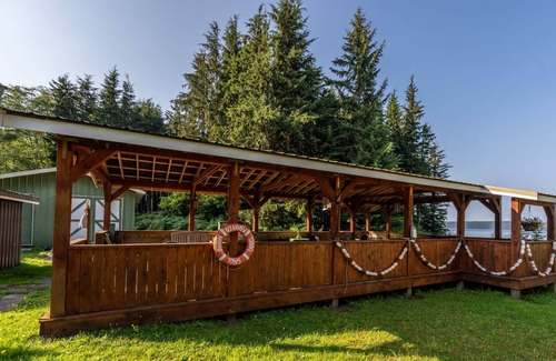 Alert Bay Cabin | {Cabin 4} Single Standard Cabin