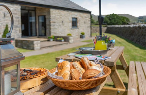 Settle Cottage | Cabin ∙ 5 bedrooms ∙ 12 guests