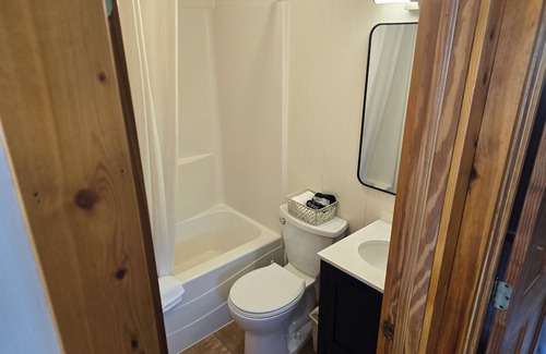 Lake Ann Cabin | Cabin #5- Sleeping Bear Resort