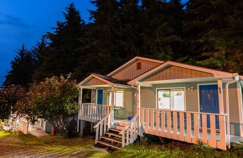 Alert Bay Cabin | {Cabin 5} The Cabins at Alert Bay