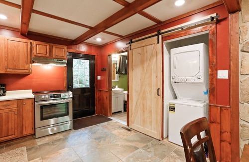 Terra Alta House | CABIN ALPINE LAKE RESORT - GOLF BEACH HIKE FISH KAYAK HOT TUB POOL GYM RELAX