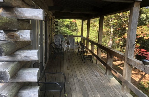Hill Cabin | Cabin at Falls Romantic All Seasons Wonderland