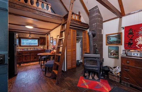 Ansted Cabin | Cabin by The Creek Located Minutes From New River Gorge National Park