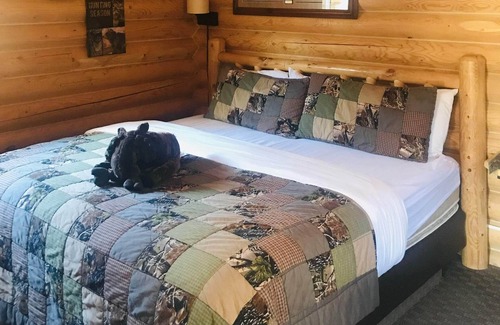 Thayne Cabin | Cabin Creek Inn - Standard King Cabin