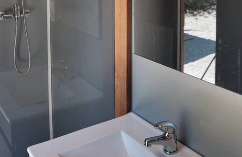 Sigonce Cabin | Cabin-Ensuite with Bath-Cabane en pierre