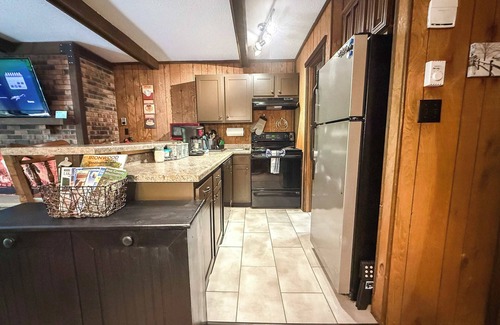 Bessemer Cabin | Cabin Fevers 1 ~ Pet Friendly & Close to Trails!