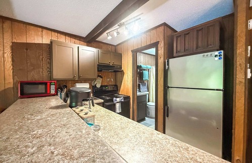 Bessemer Cabin | Cabin Fevers 1 ~ Pet Friendly & Close to Trails!
