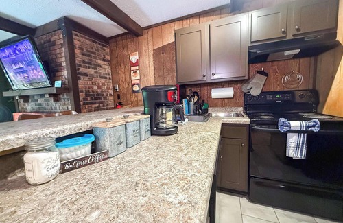 Bessemer Cabin | Cabin Fevers 1 ~ Pet Friendly & Close to Trails!