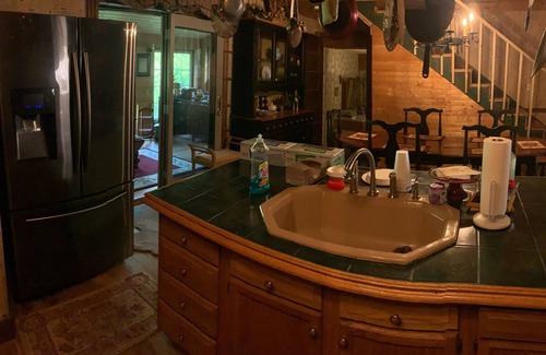 Williamstown House | Cabin hidden in the woods 2 miles off I77 by OH WV border