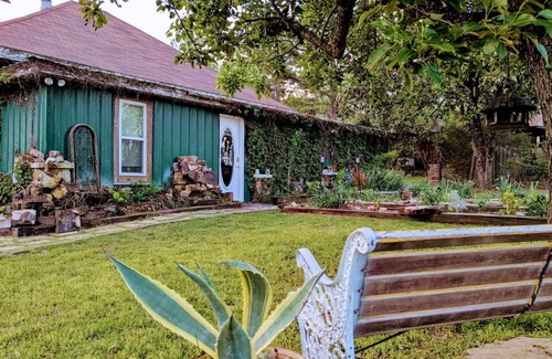 Oden Cabin | Cabin in Ouachita mountains with hot tub and great views!
