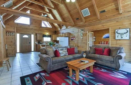 Branson Cedars Apartment | Cabin in Ridgedale with kitchen and balcony