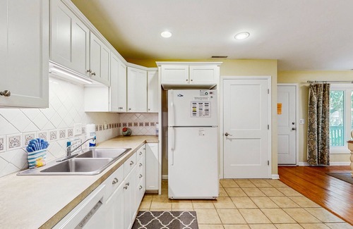 West Beach Cabin | Cabin in the maritime forest with pool and golf on-site - walk to the beach