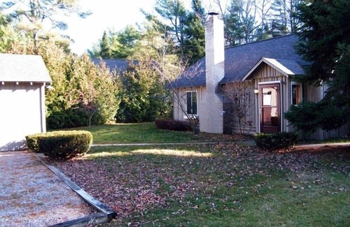 Suttons Bay Cabin | Cabin in village of Suttons Bay!