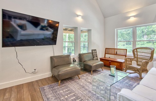 Glenville Cabin | Cabin near lake with grill, outdoor dining, central AC, & washer/dryer