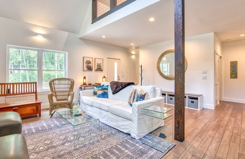Glenville Cabin | Cabin near lake with grill, outdoor dining, central AC, & washer/dryer