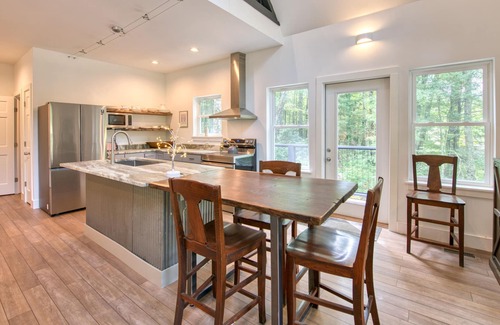Glenville Cabin | Cabin near lake with grill, outdoor dining, central AC, & washer/dryer