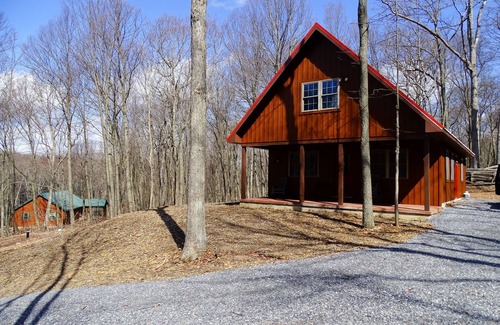 Saxton Cabin | Cabin near Saxton/Raystown KOA and minutes from Trough Creek and Raystown Lake.