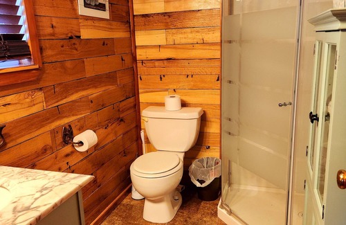 Payne County Cabin | Cabin of Sunset View: cozy 3-bedroom cabin in Perkins with WiFi near OSU