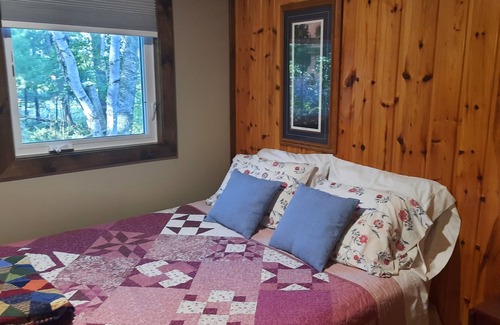 Nevis Cottage | Cabin on beautiful Lake Belle Taine
